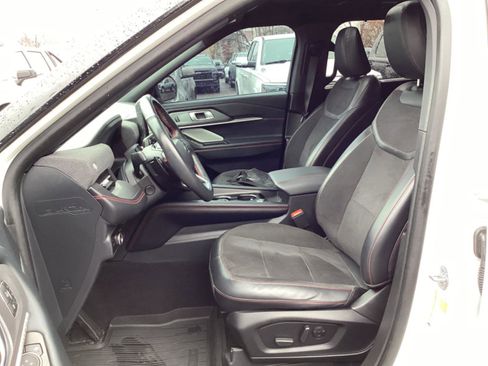 Used 2025 Ford Explorer ST image 11