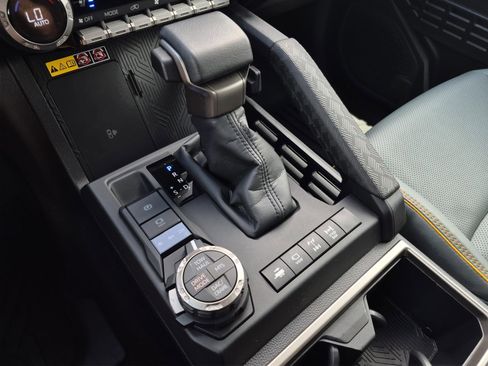 Used 2025 Toyota 4Runner Trailhunter AWD/4WD image 38