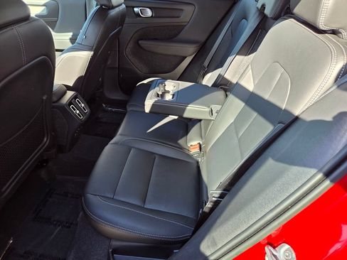 Used 2023 Volvo XC40 B5 Core w/ Convenience Package AWD/4WD image 14