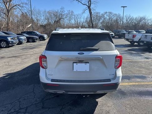 Used 2020 Ford Explorer XLT w/ Equipment Group 202A image 4