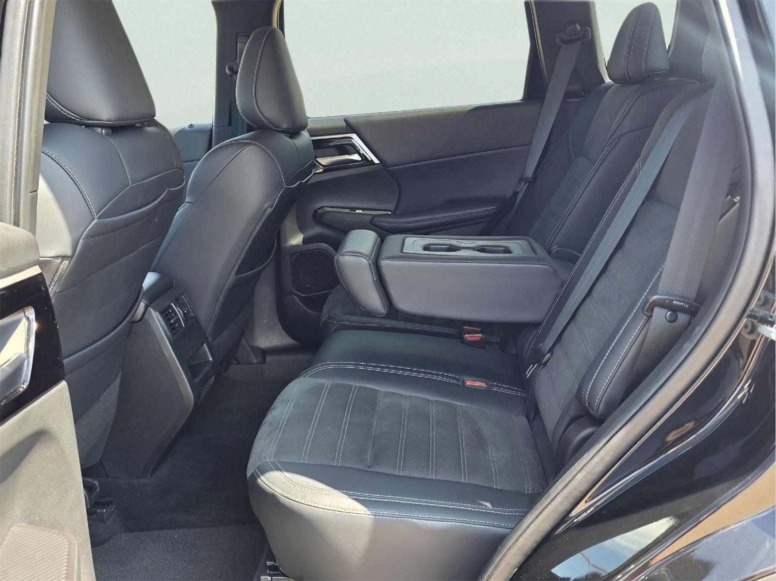 Used 2024 Mitsubishi Outlander SE FWD image 28