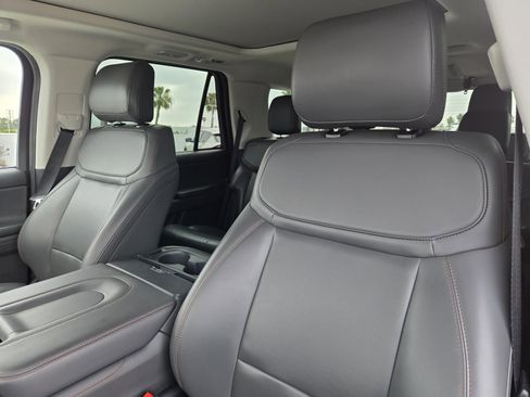 Used 2025 Ford Expedition Active image 19