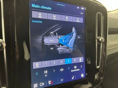 Used 2025 Volvo XC40 B5 Core image 20