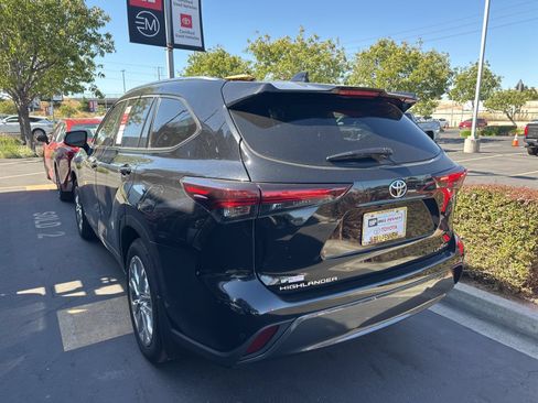 Used 2026 Toyota Highlander Limited AWD/4WD image 3
