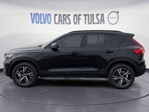 New 2026 Volvo XC40 B5 Core image 2