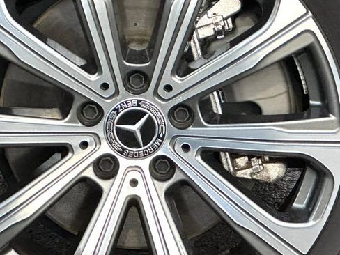 Used 2024 Mercedes-Benz GLC 300 4MATIC image 14