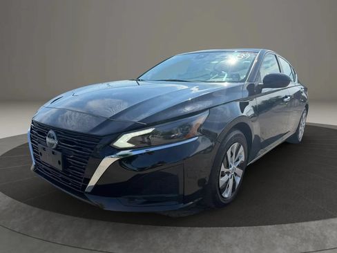 Used 2024 Nissan Altima 2.5 S FWD image 1