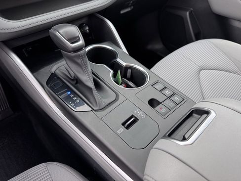 Used 2023 Toyota Highlander LE image 29