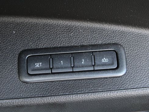 Used 2019 Chevrolet Suburban Premier w/ Premier Plus Edition image 19