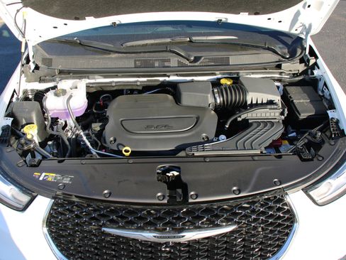 New 2026 Chrysler Pacifica Select image 35