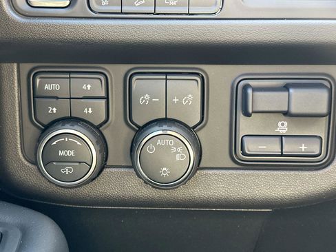Used 2022 Chevrolet Tahoe Z71 w/ Off-Road Capability Package AWD/4WD image 27