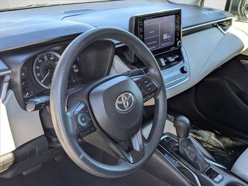 Used 2022 Toyota Corolla LE image 10