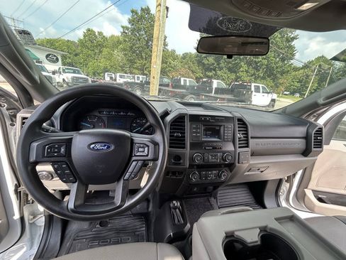 Used 2019 Ford F550 4x4 Regular Cab Super Duty w/ XL Value Package image 16