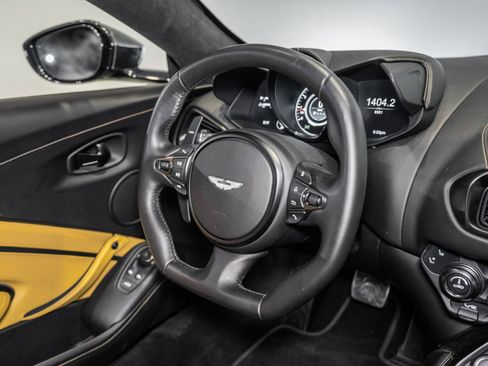Used 2019 Aston Martin V8 Vantage Coupe image 20