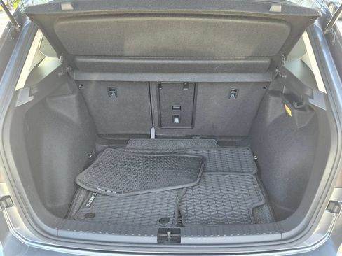 Certified 2022 Volkswagen Taos SE FWD image 16