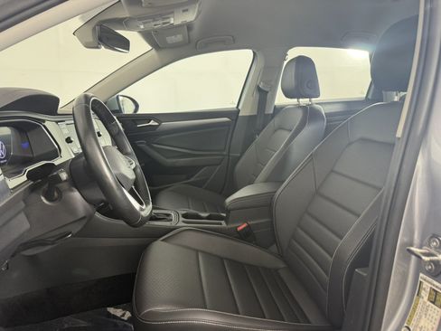 Used 2024 Volkswagen Jetta SE FWD image 14