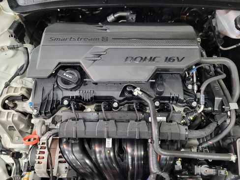 Used 2024 Hyundai Elantra SEL FWD image 30
