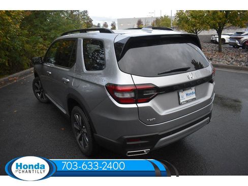 New 2025 Honda Pilot Touring image 8