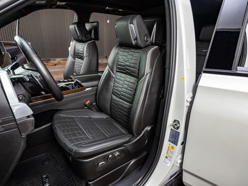 Used 2025 Cadillac Escalade ESV Sport Platinum image 30