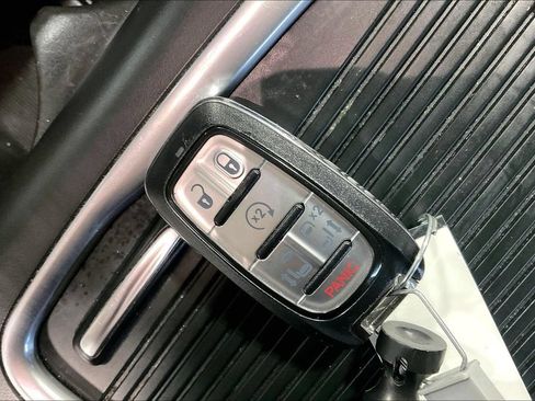 Used 2022 Chrysler Pacifica Touring-L FWD image 12