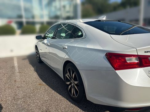 Used 2017 Chevrolet Malibu LT w/ True North Edition FWD image 3