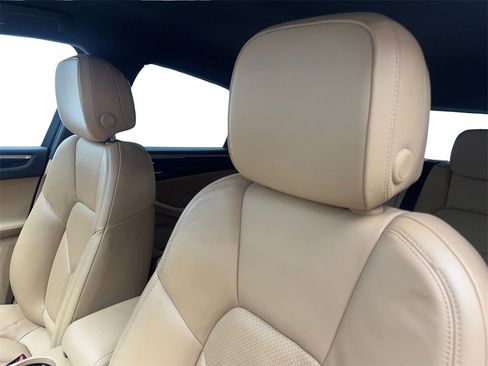 Used 2018 Porsche Macan image 26