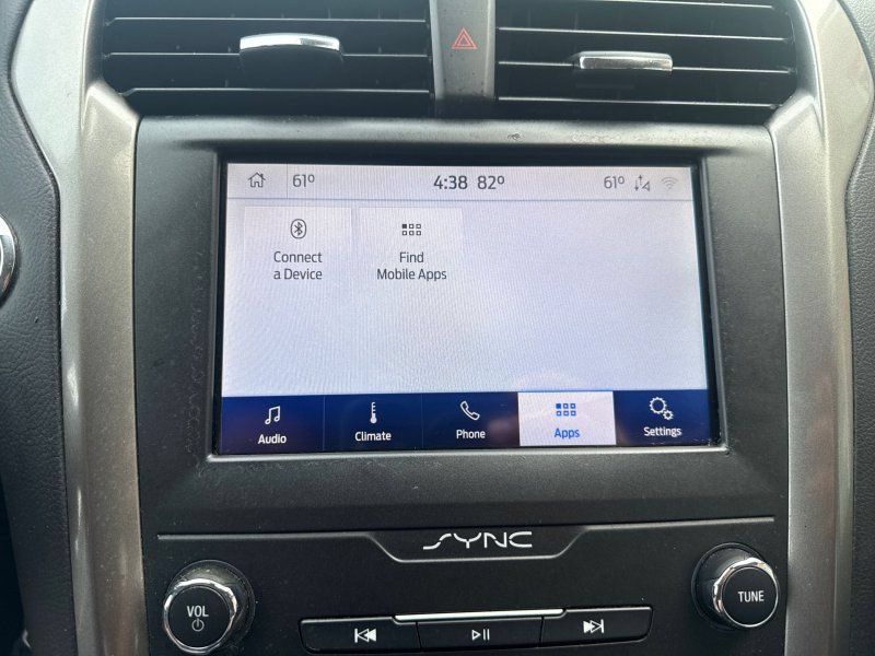 Used 2020 Ford Fusion SE FWD image 27
