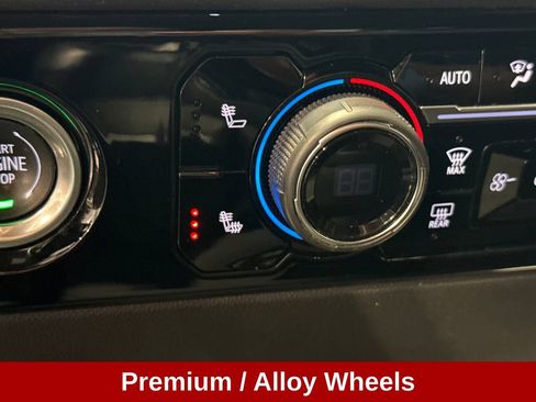 Used 2024 Chevrolet Silverado 1500 LT AWD/4WD image 18