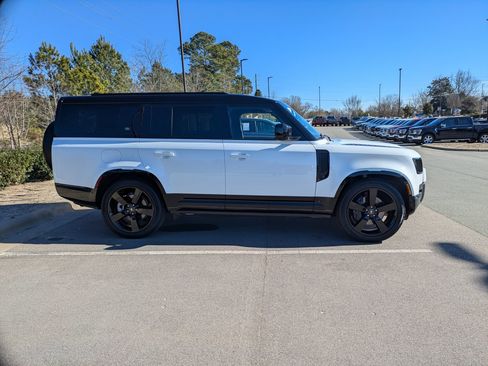 Used 2023 Land Rover Defender 130 X-Dynamic SE AWD/4WD image 3