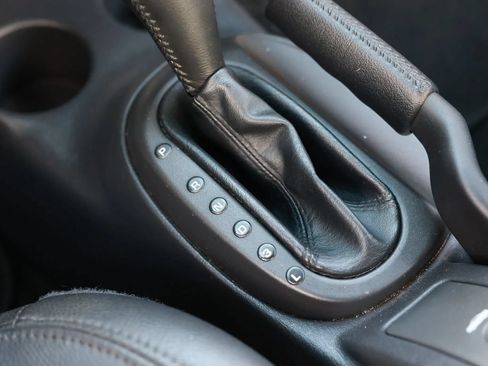 Used 2006 Chrysler Sebring Touring FWD image 36