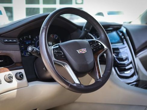 Used 2017 Cadillac Escalade Luxury AWD/4WD image 55