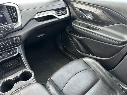 Used 2024 GMC Terrain SLT image 15