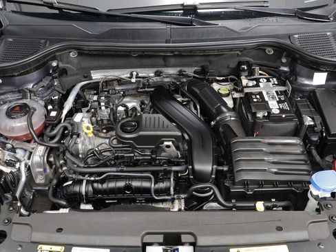 Certified 2023 Volkswagen Taos SE w/ Black Wheel Package image 23