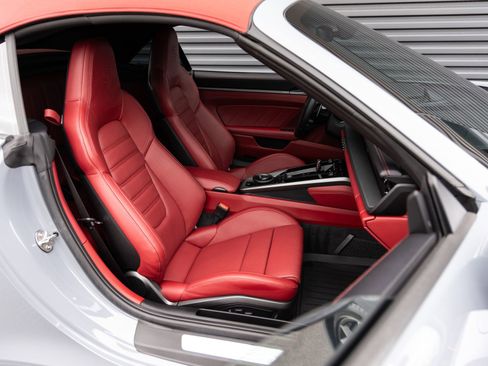 Certified 2024 Porsche 911 Carrera image 31