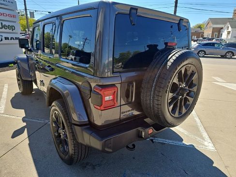 Certified 2025 Jeep Wrangler Unlimited Sahara w/ Safety Group AWD/4WD image 8