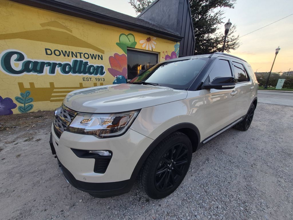 Used 2018 Ford Explorer XLT w/ Equipment Group 202A FWD image 2