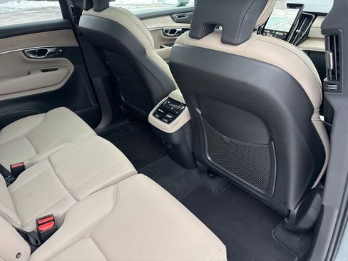 Certified 2025 Volvo XC90 B6 Plus image 45