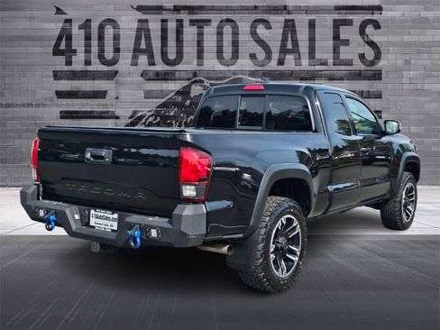 Used 2019 Toyota Tacoma TRD Off-Road w/ TRD Premium Off Road Package AWD/4WD image 3