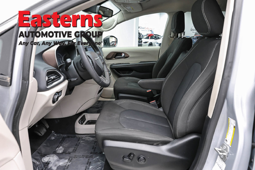 Used 2023 Chrysler Voyager LX FWD image 15