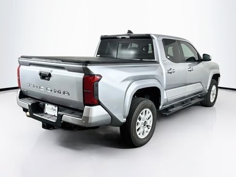 Used 2025 Toyota Tacoma SR5 AWD/4WD image 9