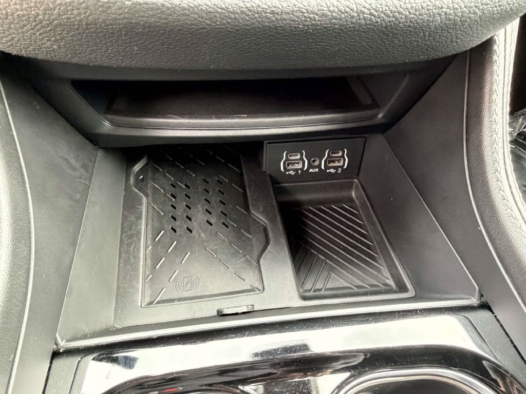 Used 2025 Chrysler Pacifica Limited FWD image 21