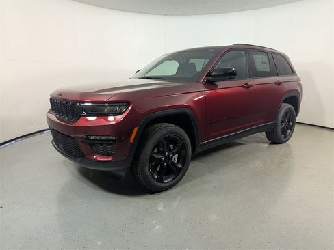 New 2025 Jeep Grand Cherokee Limited w/ Luxury Tech Group II image 3