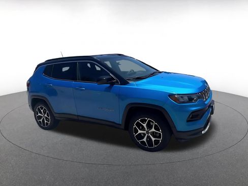 Used 2025 Jeep Compass Limited AWD/4WD image 2