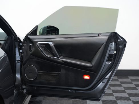 Used 2009 Nissan GT-R Premium image 24