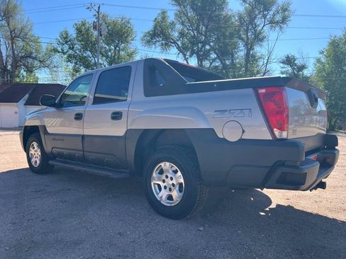 Used 2005 Chevrolet Avalanche Z71 w/ Sun And Sound Package AWD/4WD image 5