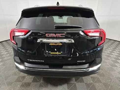 Used 2023 GMC Terrain SLT w/ Infotainment Package II AWD/4WD image 3