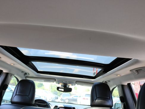 Used 2020 Jeep Cherokee Limited image 47