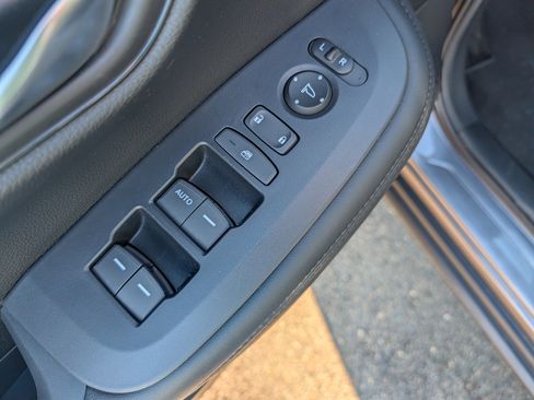 Used 2025 Honda HR-V LX image 23