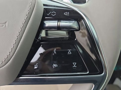 Certified 2025 Cadillac Escalade ESV Sport Platinum image 18