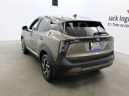 New 2026 Nissan Kicks SV w/ SV Premium Package image 3
